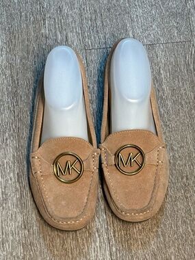MICHAEL KORS LEATHER TAN LOAFERS SIZE 6.5M